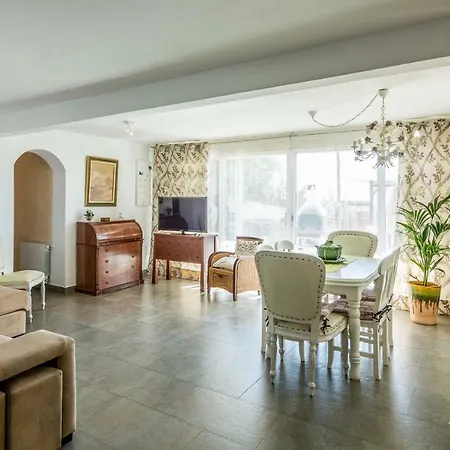 Homeholidaysrentals Delphi Pineda de Mar