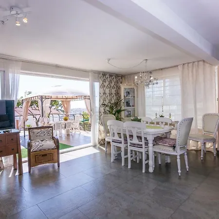 Homeholidaysrentals Delphi *